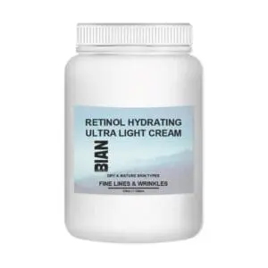Image of Retinol Hydrating Ultra Light Cream - The Retinol Hydrating Ultra Light Cream hydrates and rejuvenates with retinol, reducing fine lines and...